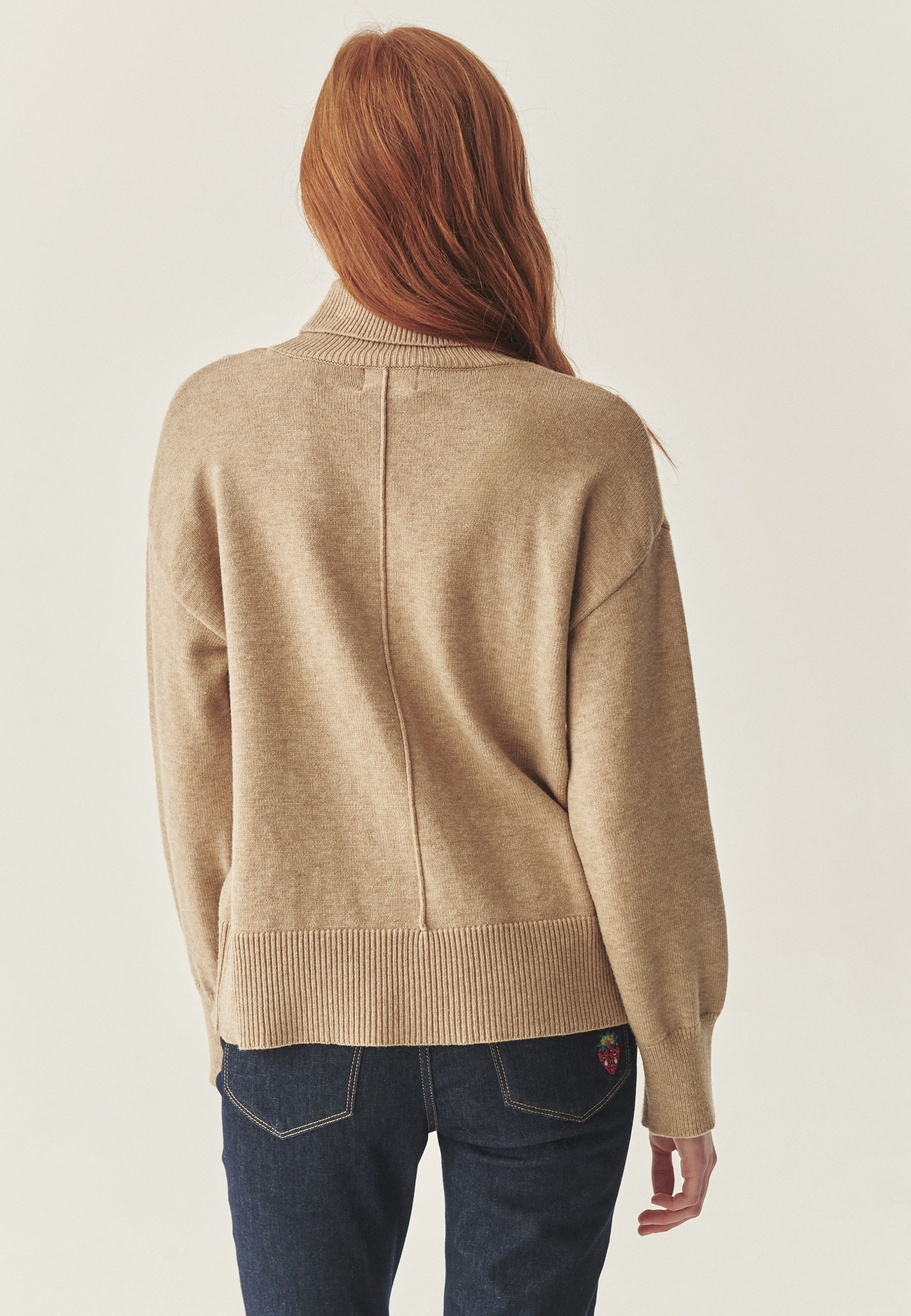 OHLAPEN PULOVER Z VISOKIM OVRATNIKOM - AKEMI BEŽ 2