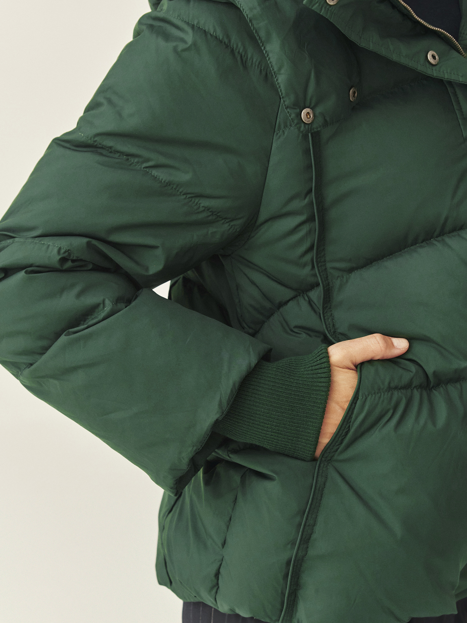 PÉŘOVÁ BUNDA S KAPUCÍ – SOWA ZELENÁ 2