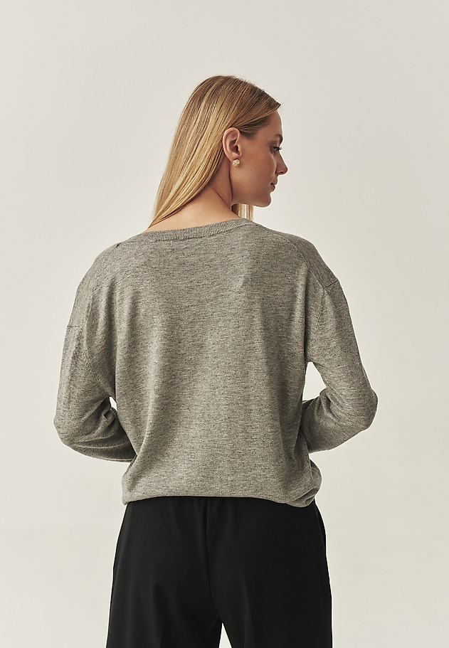 PRILIEHAVÝ SVETER S VLNOU - TESS PRILIEHAVÝ SVETER S VLNOU - TESS SIVÁ 3