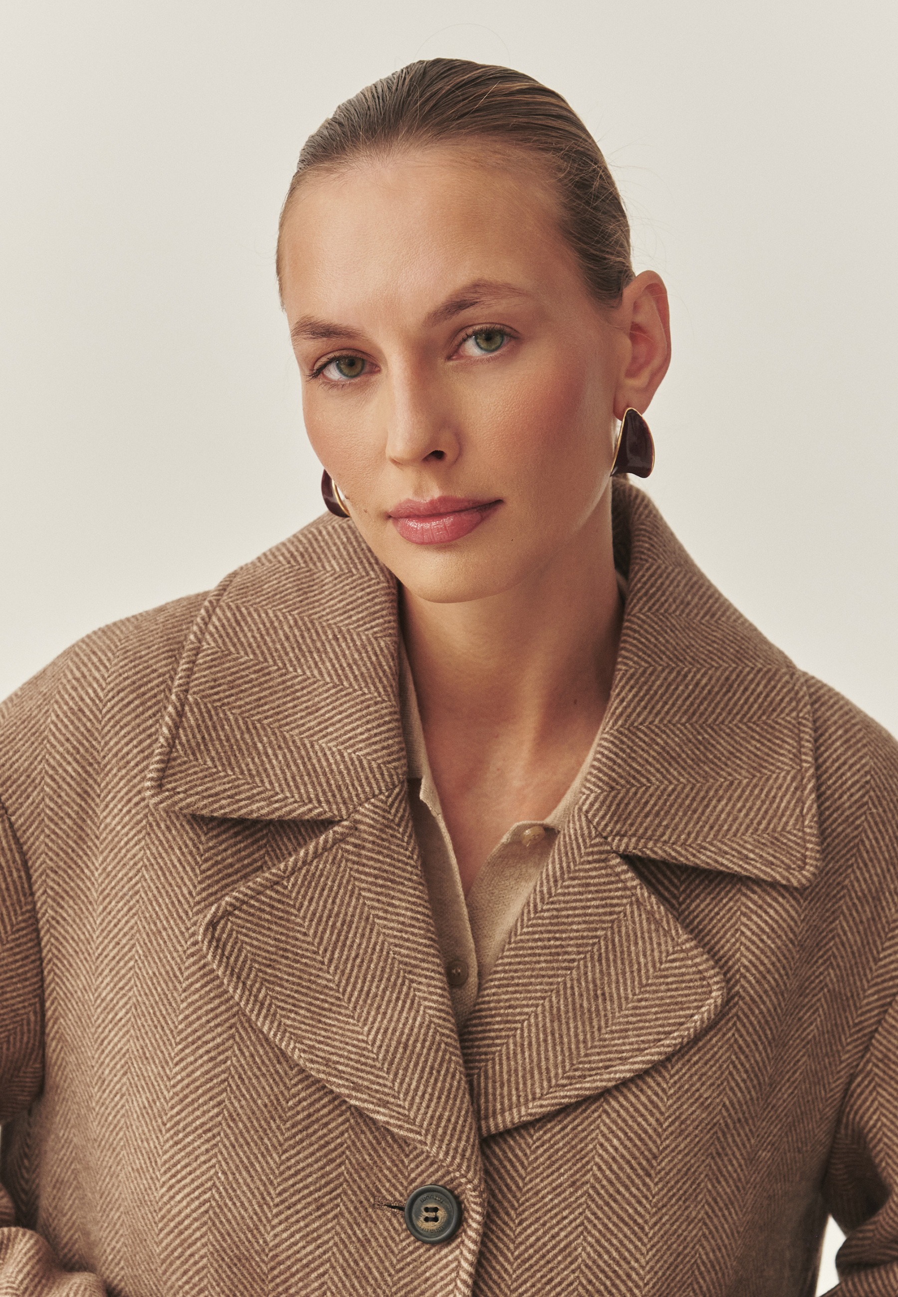 PALTON DE DAMĂ, DIN ȚESĂTURĂ ÎN SPIC — SEWRO BEJ 2