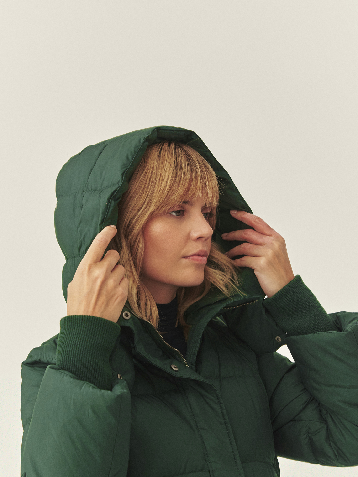 PÉŘOVÁ BUNDA S KAPUCÍ – SOWA ZELENÁ 2