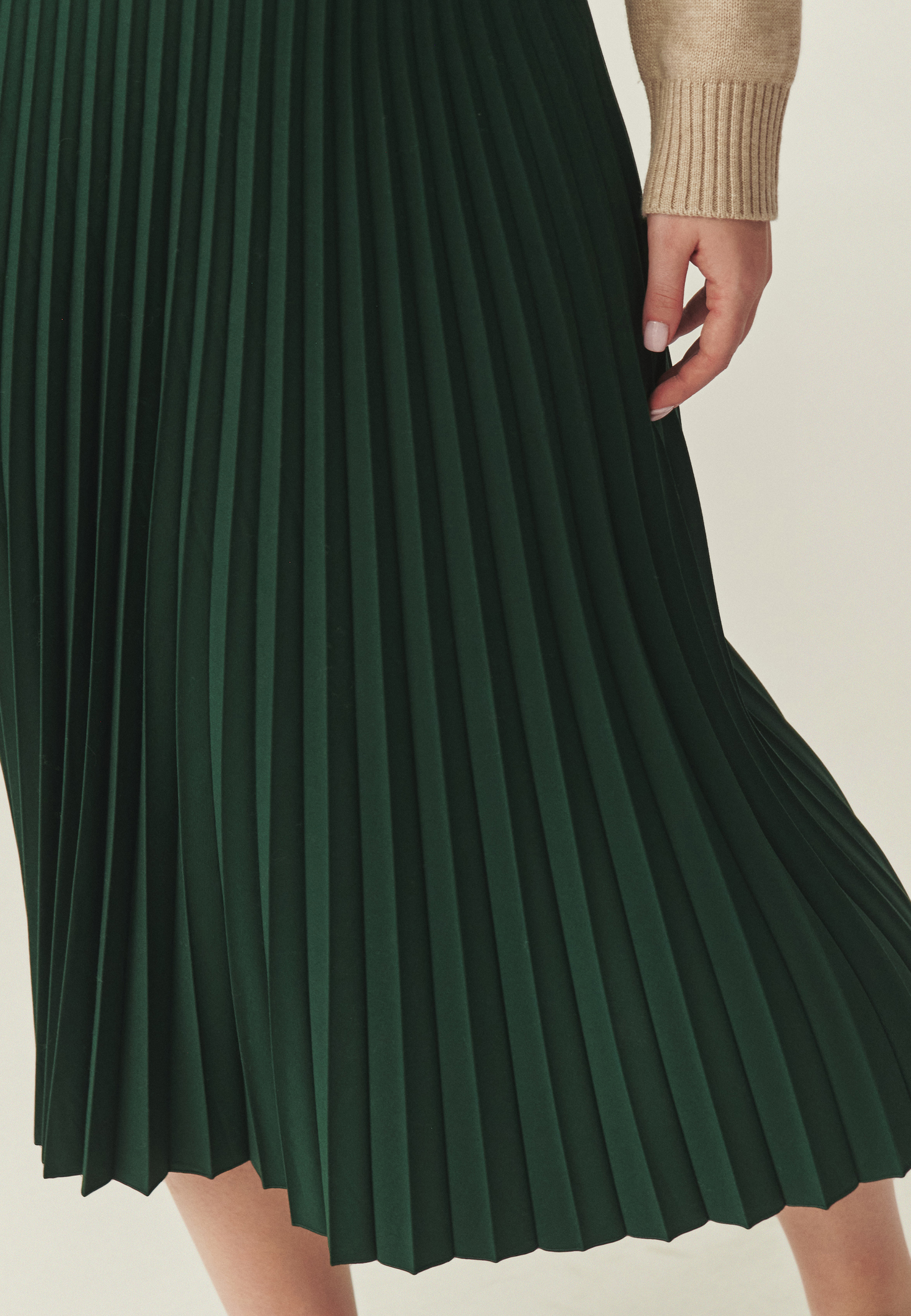 PLISOWANA SPÓDNICA Z TKANINY — MIRAMA 4 ZIELONY 2