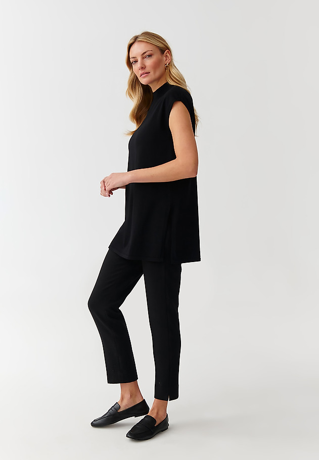 STYLISH SLEEVELESS LADIES’ SWEATER - LENO STYLISH SLEEVELESS LADIES’ SWEATER - LENO CZARNY 2
