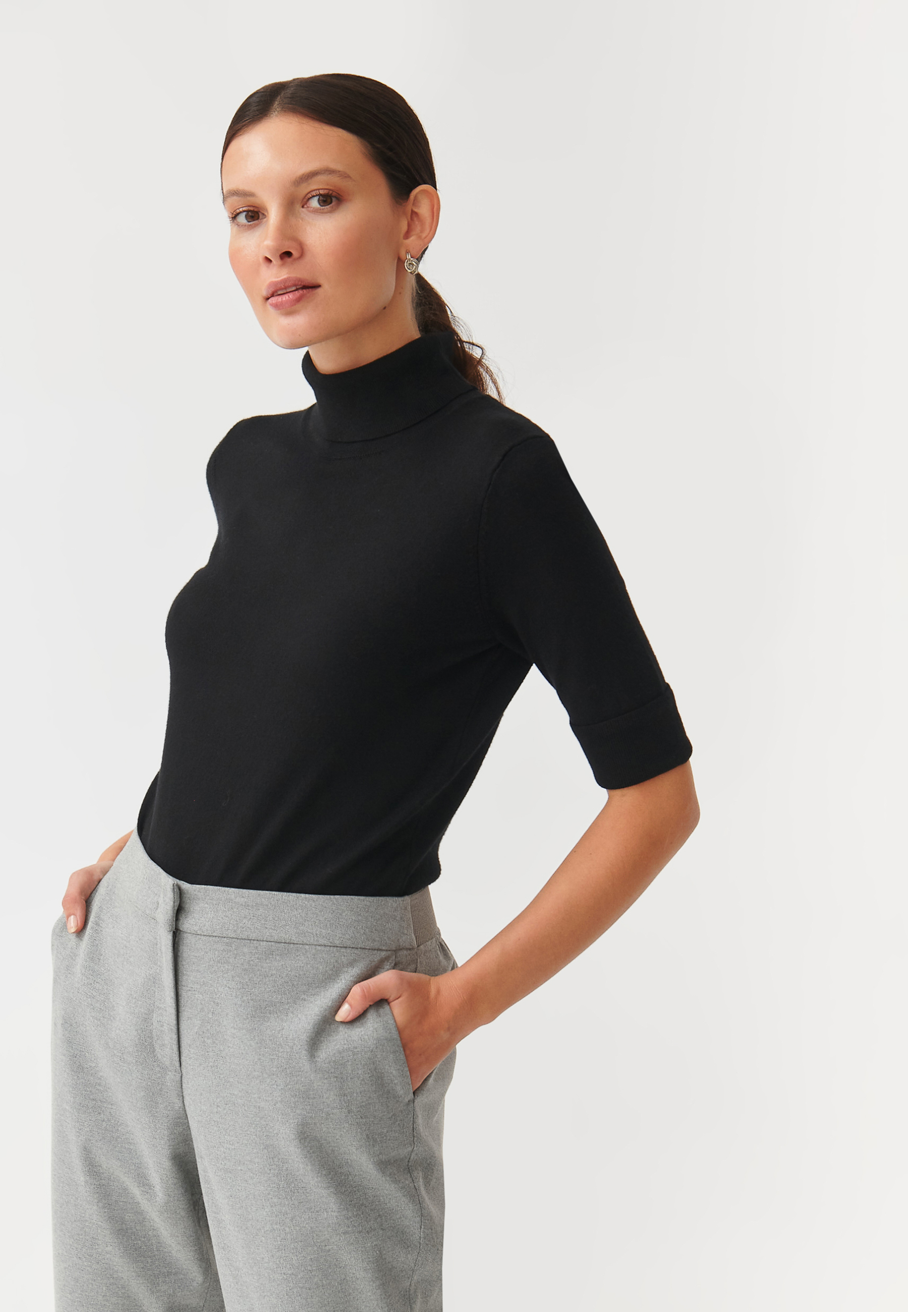 KLASYCZNY SWETER DAMSKI Z GOLFEM LU CZARNY 2