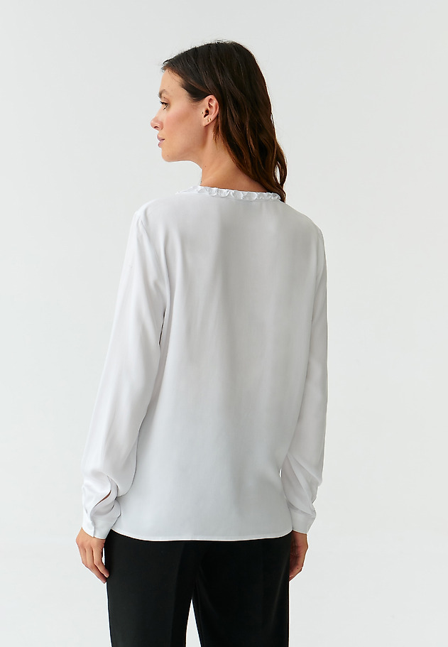 DECORATIVE LADIES’ SHIRT WITH A STAND-UP COLLAR KORO DECORATIVE LADIES’ SHIRT WITH A STAND-UP COLLAR KORO BIAŁY 4