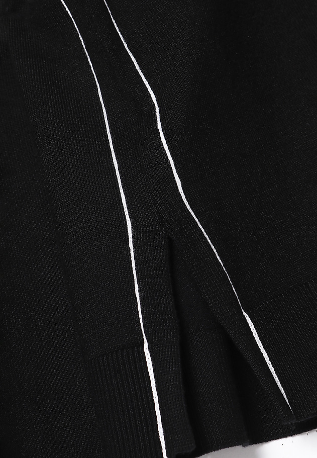 LADIES’ CLASSIC SWEATER WITH V-SHAPED NECKLINE TOLA 1 LADIES’ CLASSIC SWEATER WITH V-SHAPED NECKLINE TOLA 1 CZARNY 7