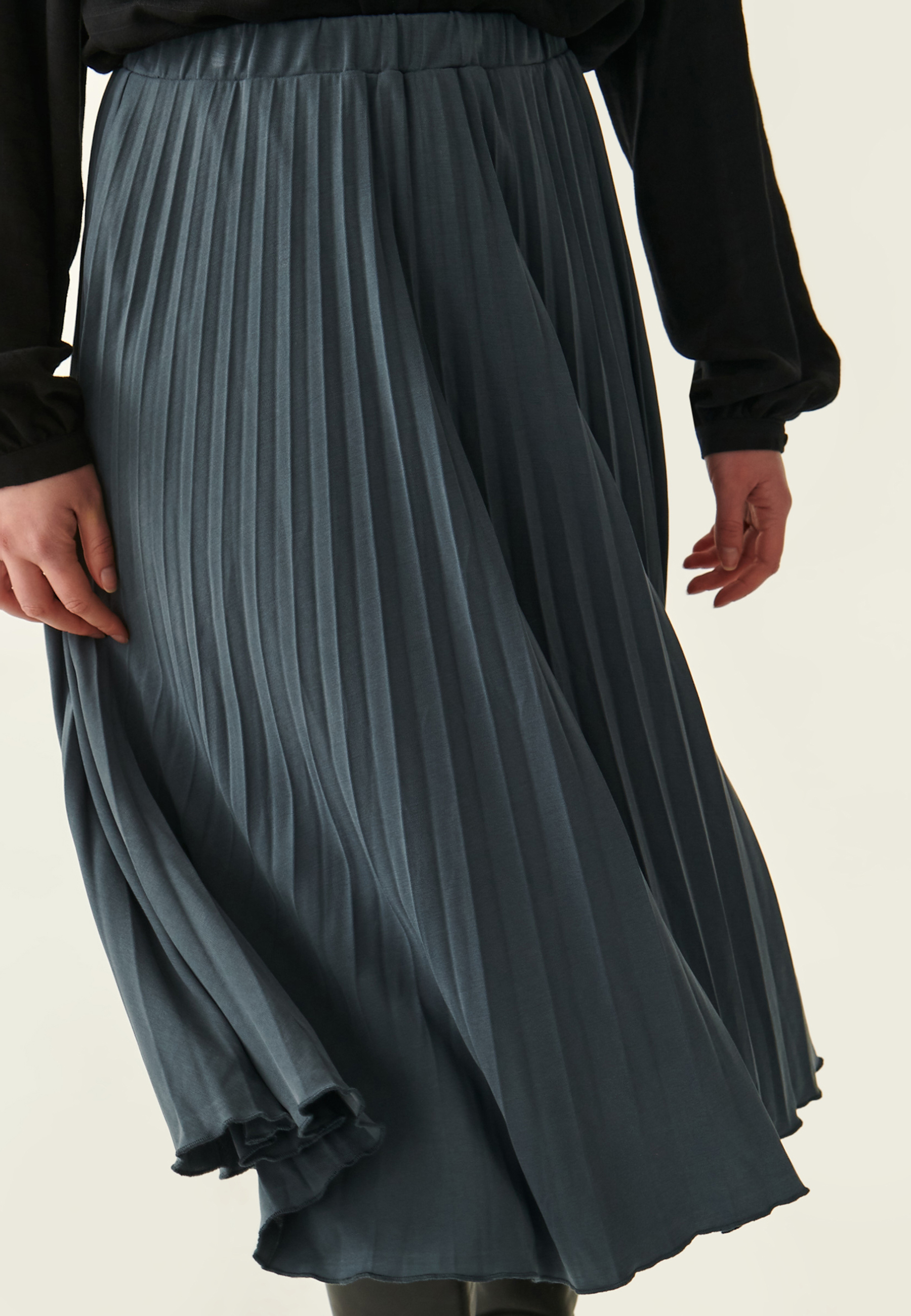 PLISOVANÁ MIDI SUKNĚ ALMI