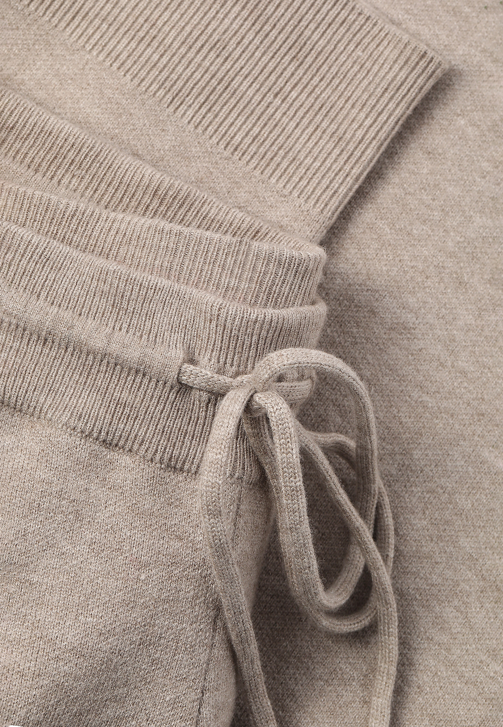 DÁMSKÉ ÚPLETOVÉ KALHOTY VE STYLU TEPLÁKŮ PILOMI DÁMSKÉ ÚPLETOVÉ KALHOTY VE STYLU TEPLÁKŮ PILOMI ŠEDÁ 91149