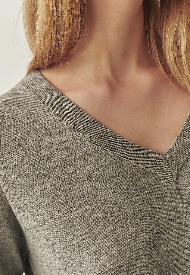 PRILIEHAVÝ SVETER S VLNOU - TESS PRILIEHAVÝ SVETER S VLNOU - TESS SIVÁ 5