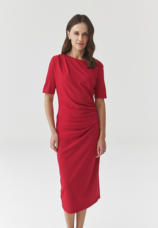 FITTED MIDI DRESS WITH PLEATING — PRIMROSE FITTED MIDI DRESS WITH PLEATING — PRIMROSE CZERWONY 3