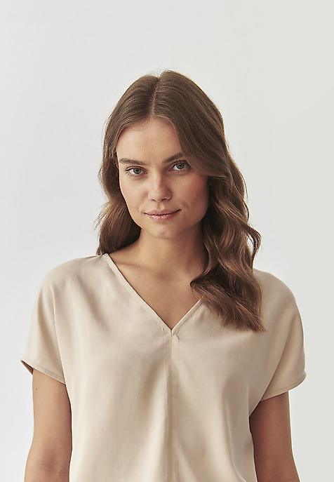 LADIES’ BLOUSE WITH V-SHAPED NECKLINE - SIRO BEIGE 2
