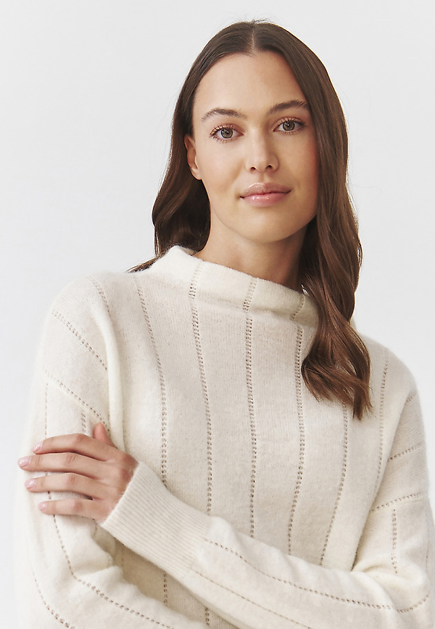 LADIES' OVERSIZED TURTLENECK JUMPER — PEARL LADIES' OVERSIZED TURTLENECK JUMPER — PEARL ECRU 5