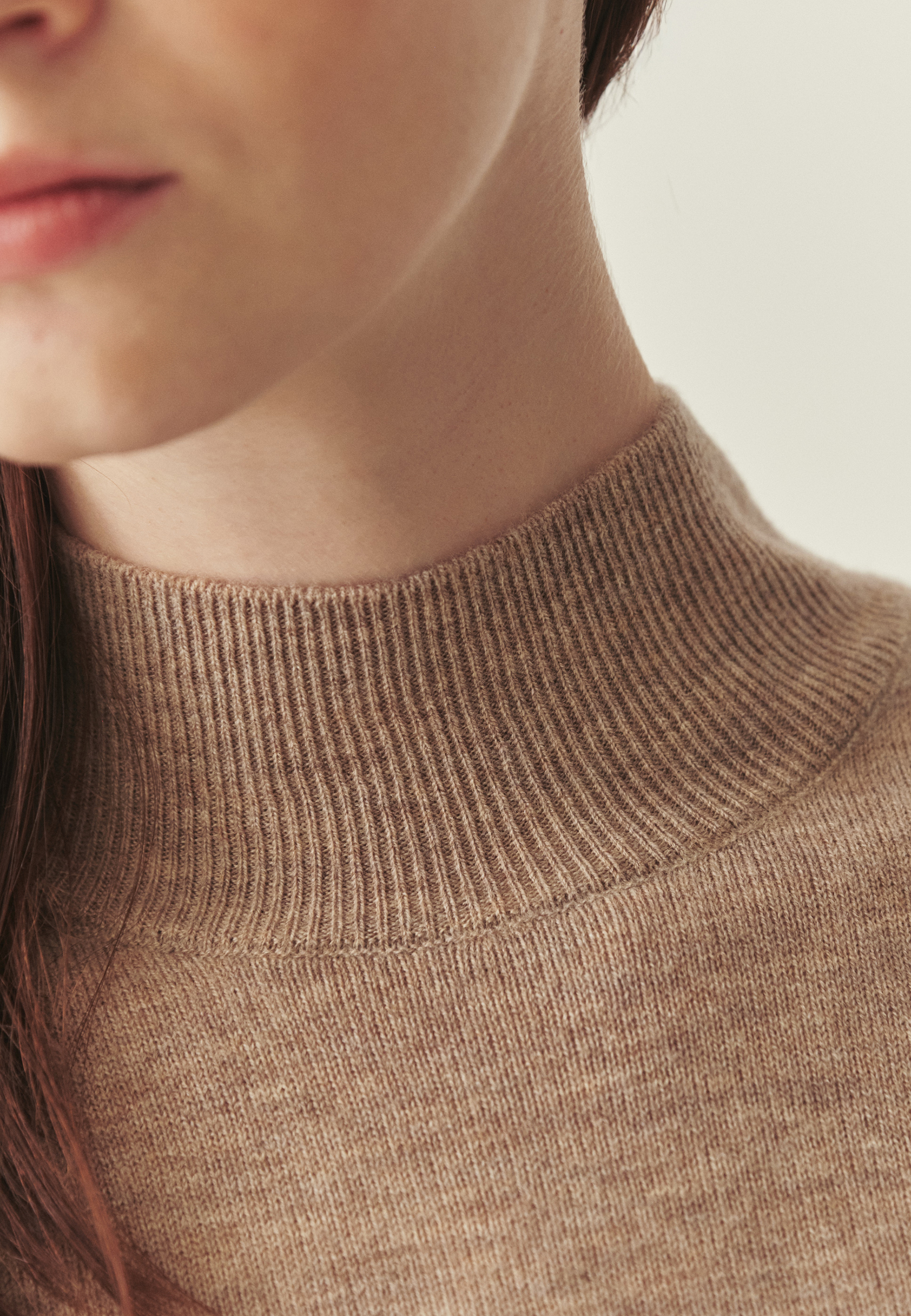 WEŁNIANY SWETER Z GOLFEM - LU BEŻOWY 2