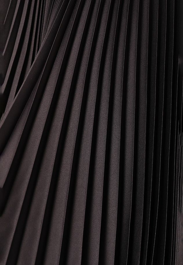 PLEATED LADIES' SKIRT MADE OF SATIN FABRIC - BRIMI PLEATED LADIES' SKIRT MADE OF SATIN FABRIC - BRIMI BRĄZOWY 5
