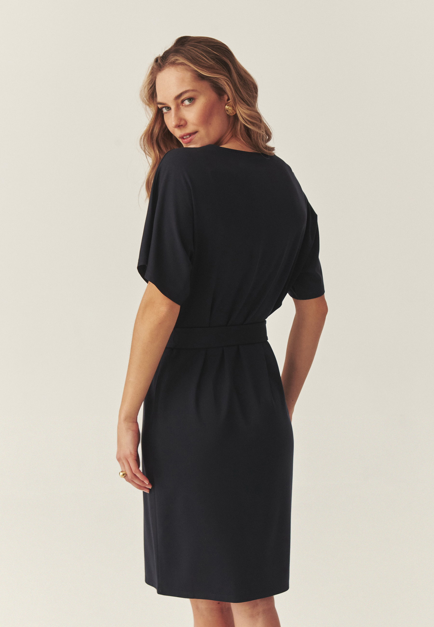 ŠATY LEŽÉRNÍHO STŘIHU – JOKO TMAVĚ MODRÁ 2