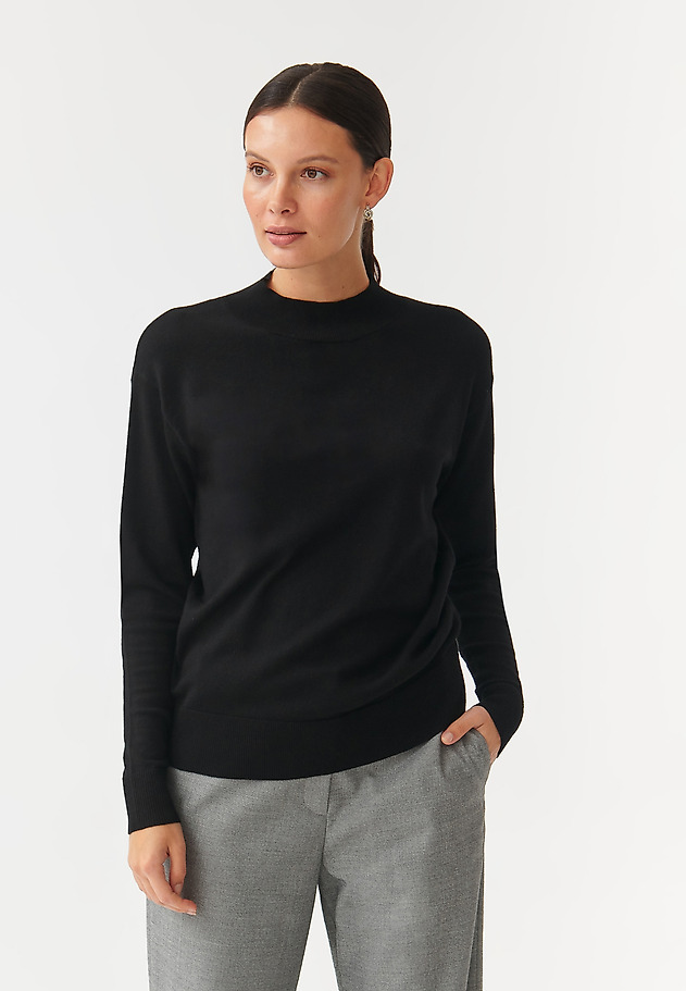 UNIVERSAL LADIES’ SWEATER WITH A HALF-TURTLENECK NAWIKO 1 UNIVERSAL LADIES’ SWEATER WITH A HALF-TURTLENECK NAWIKO 1 BLACK 3