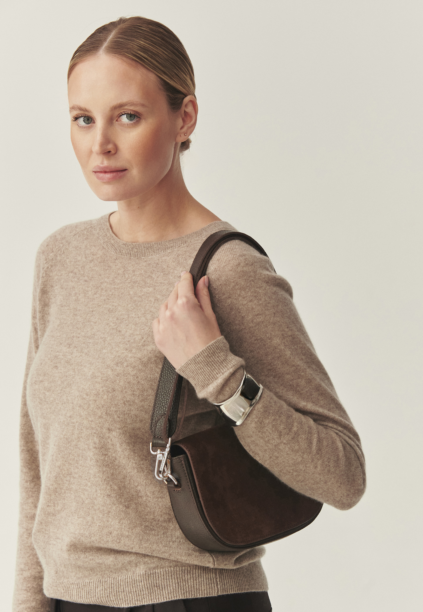 KOŽENÁ TAŠKA SO SEMIŠOVOU CHLOPŇOU - VESI HNEDÁ 2