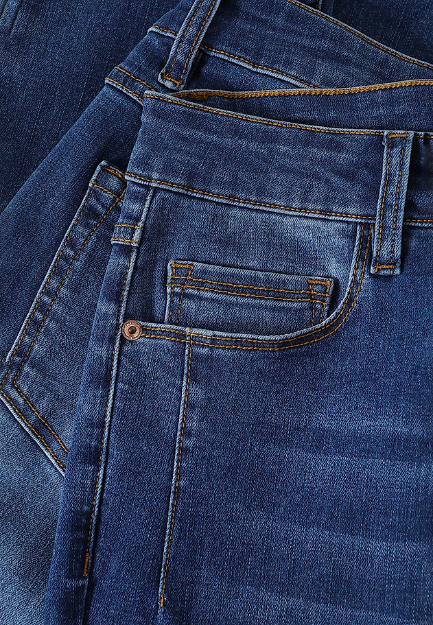 FITTED LADIES’ JEANS WITH DECORATIVE FRONT SEAMS - SARO 2 FITTED LADIES’ JEANS WITH DECORATIVE FRONT SEAMS - SARO 2 BLUE 7