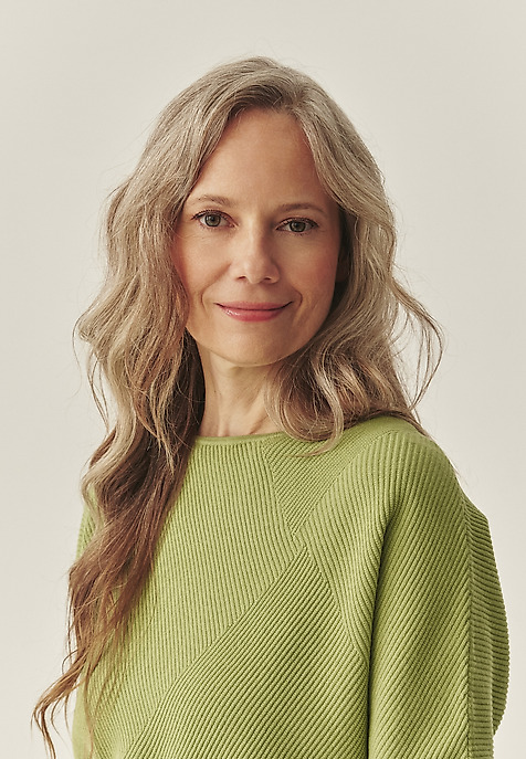 LADIES' STRUCTURED SWEATER WITH A BOAT NECKLINE - PEGGIE GREEN 2