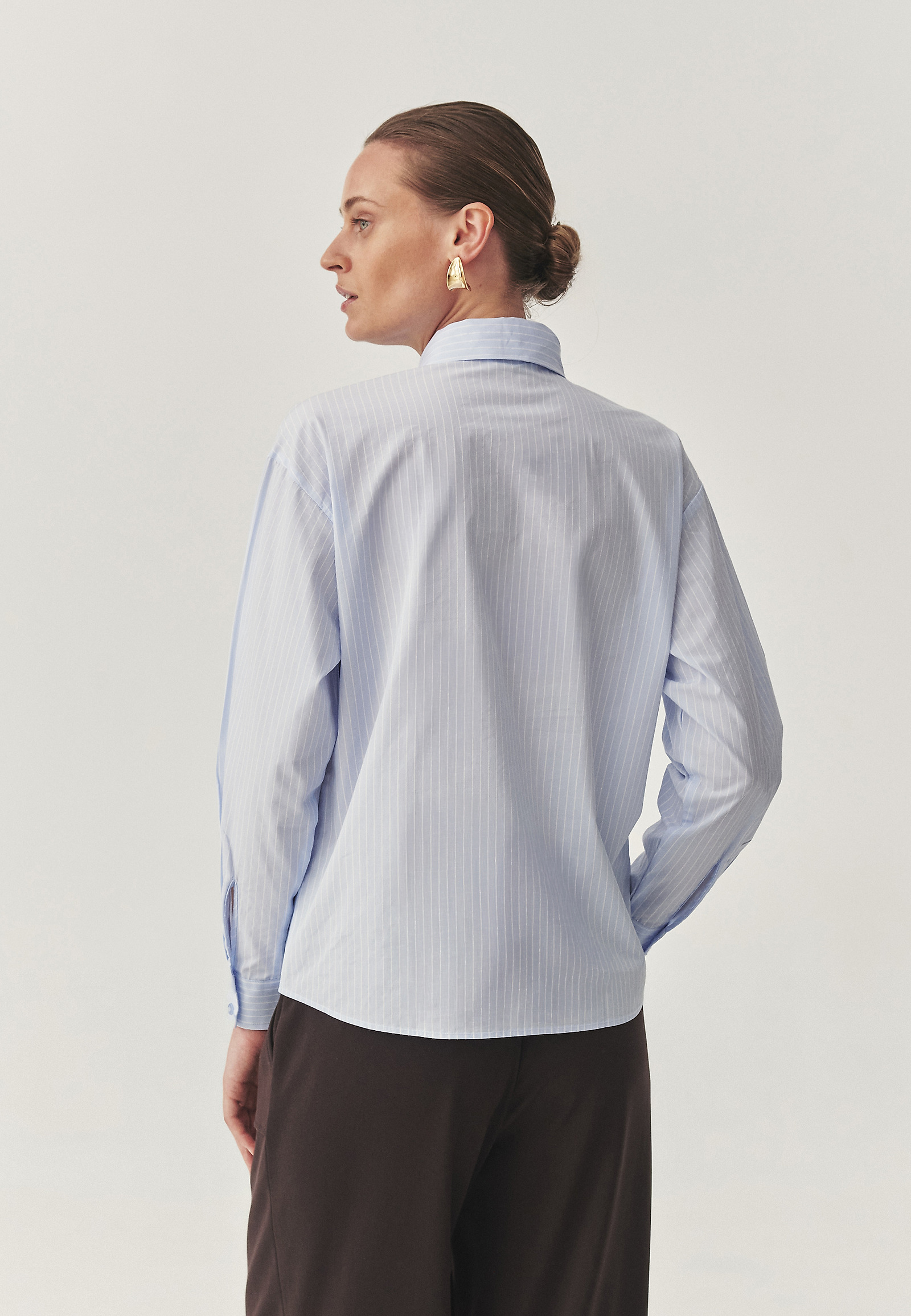 CĂMAȘĂ STILATĂ CU O CRAVATĂ SOPHISTICATĂ - KONA CĂMAȘĂ STILATĂ CU O CRAVATĂ SOPHISTICATĂ - KONA ALBASTRU 114753