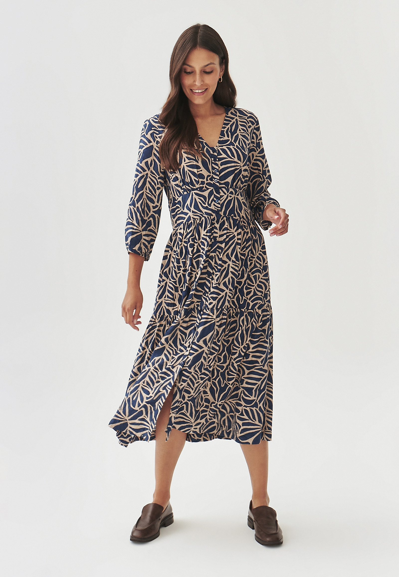 WZORZYSTA SUKIENKA WISKOZOWA Z RĘKAWEM 3/4  - KAMDI WZORZYSTA SUKIENKA WISKOZOWA Z RĘKAWEM 3/4  - KAMDI MULTIKOLOR 100237