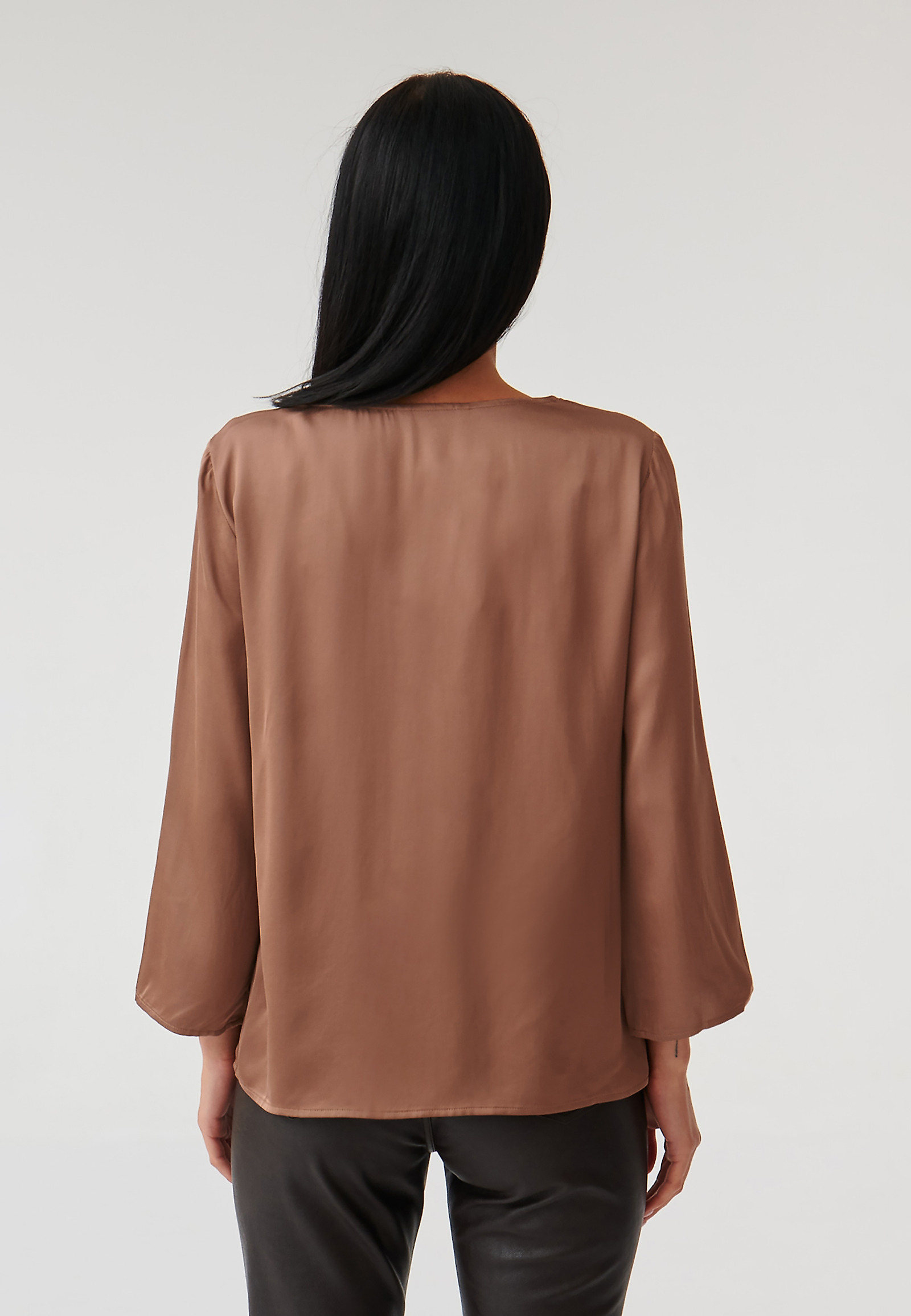 ŽENSKA BLUZA IZ VISKOZNEGA MATERIALA ISOLA ŽENSKA BLUZA IZ VISKOZNEGA MATERIALA ISOLA BEŽ 89764