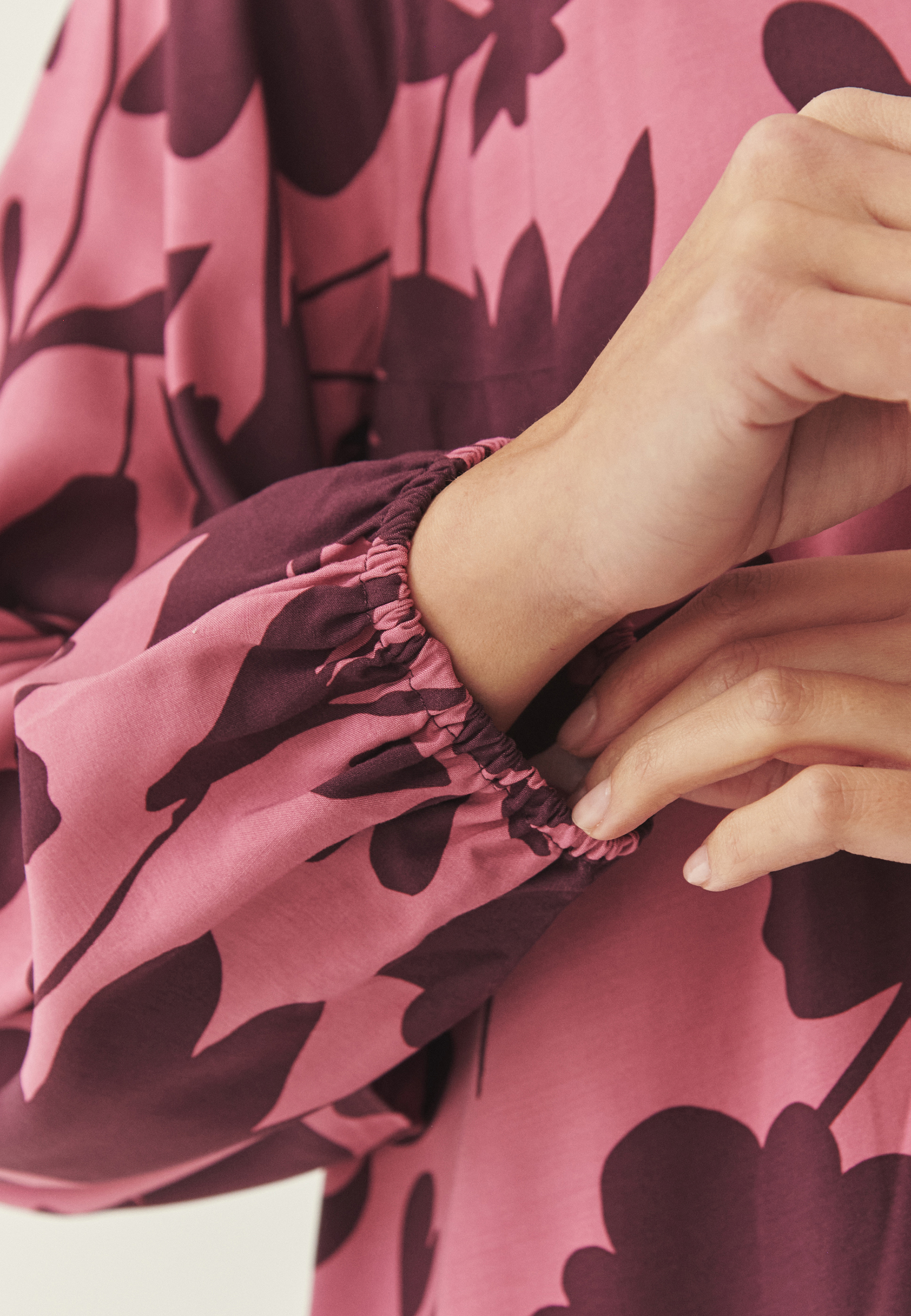 WZORZYSTA SUKIENKA Z WISKOZY LENZING™ ECOVERO™ - TATINA MULTIKOLOR 2