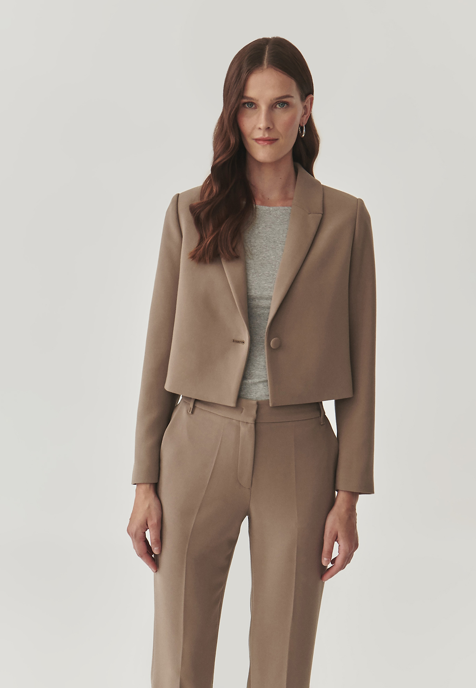 MODERN NŐI RÖVID BLAZER - RENETA MODERN NŐI RÖVID BLAZER - RENETA BÉZS 99346