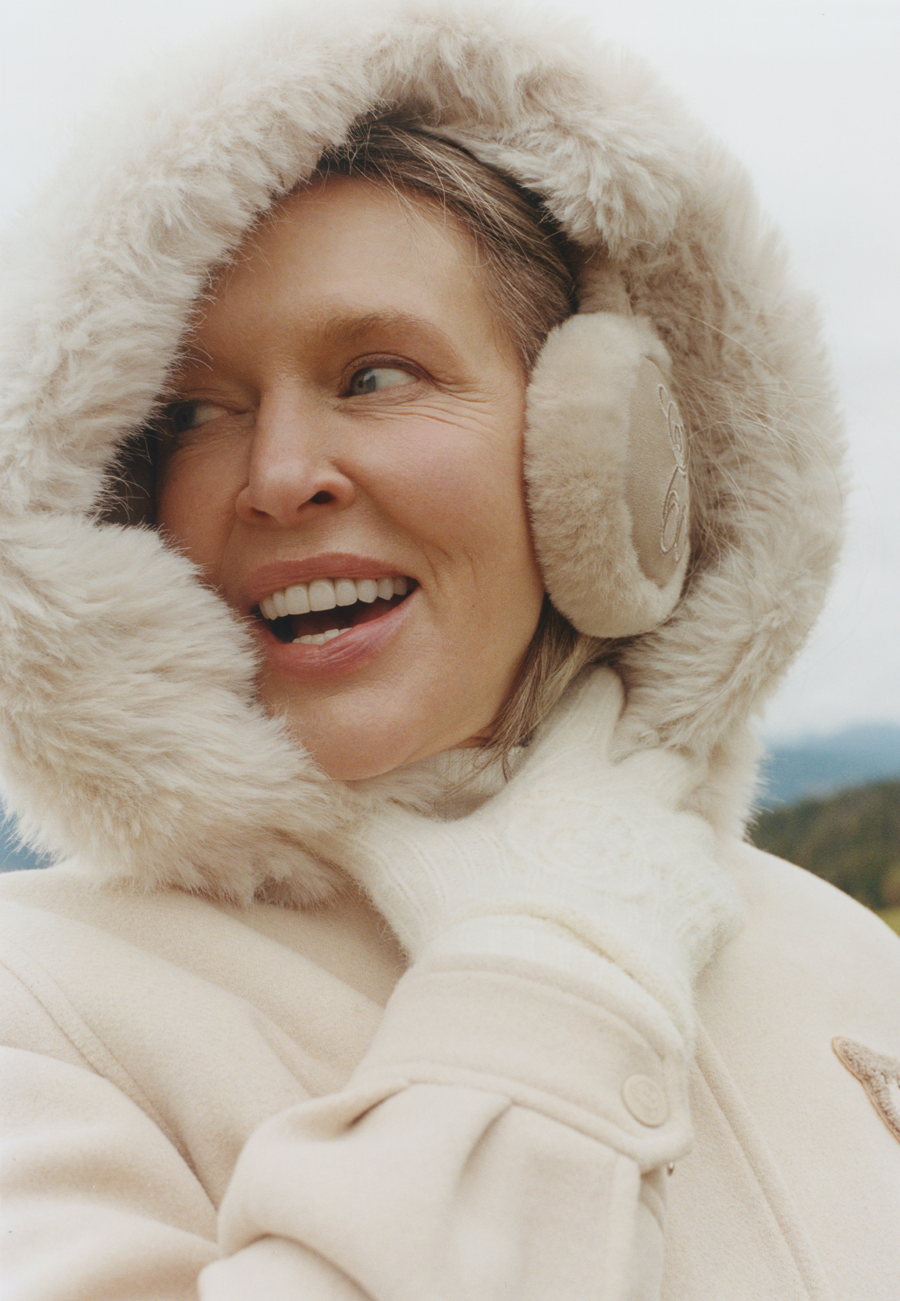 NAUSZNIKI Z MOTYWEM MISIA USZATKA - MILO BEŻOWY 2