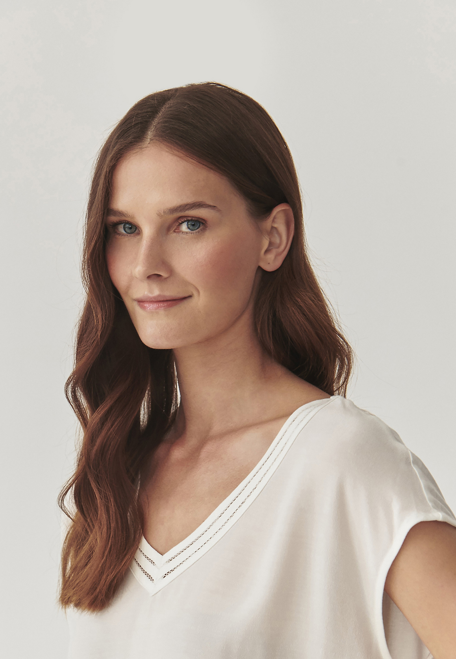 HÖLGY BLOUSE DÍSZÍTETT NYAKVONALLAL - MORO HÖLGY BLOUSE DÍSZÍTETT NYAKVONALLAL - MORO EKRÜ 99371