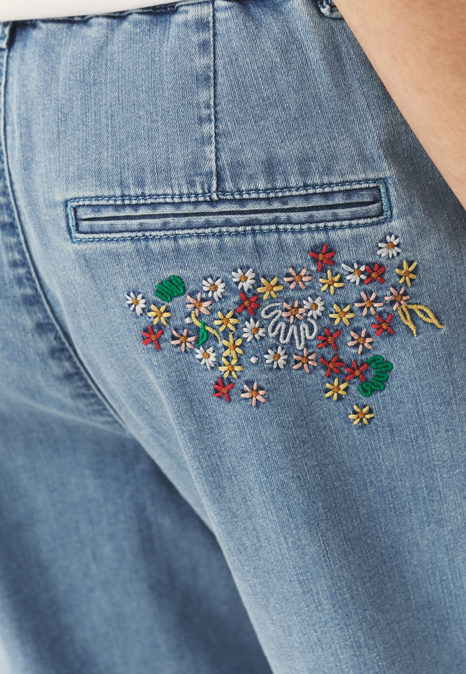 DENIMOWE SPODNIE Z MANKIETEM - SEREMIO