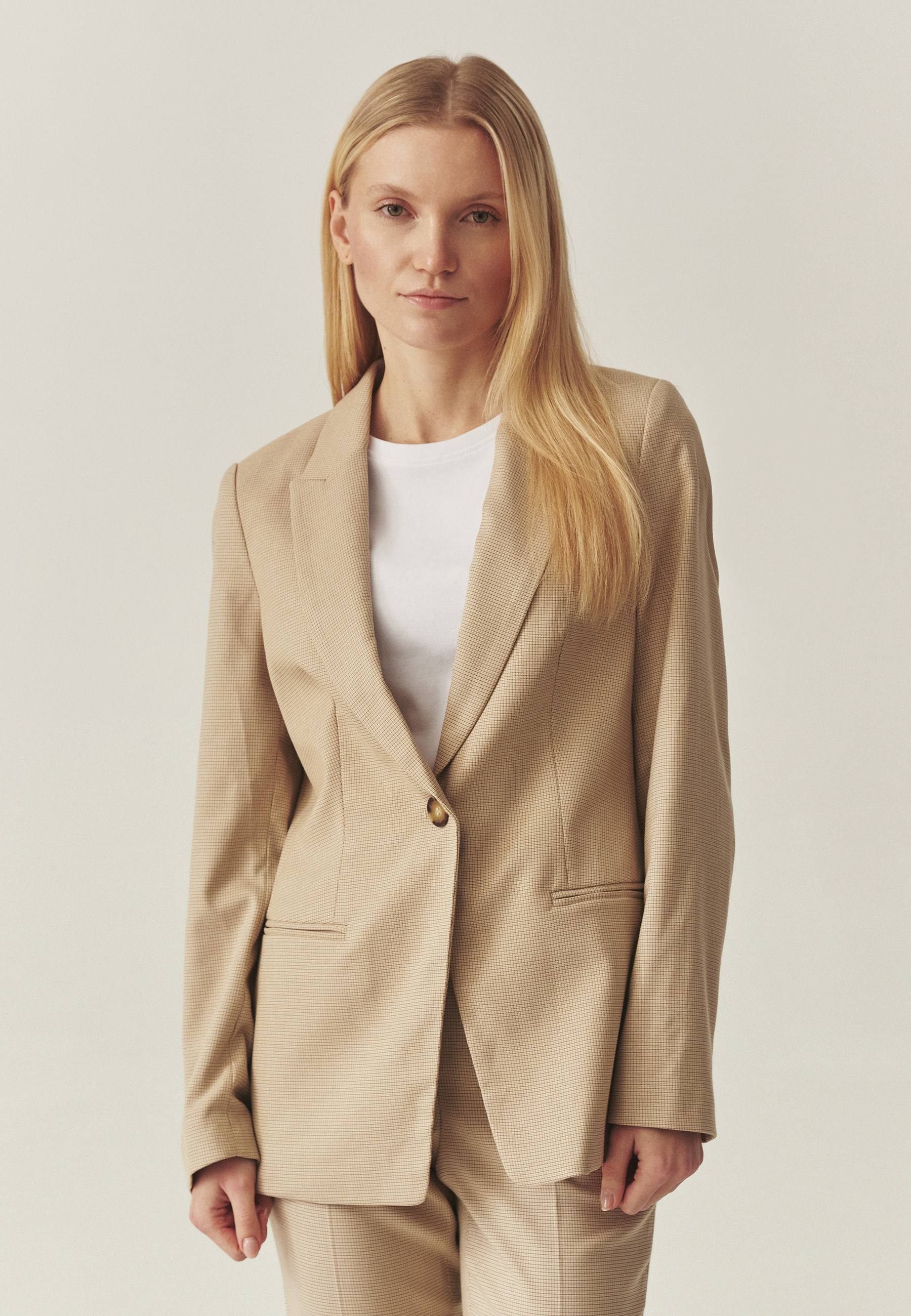 TALIOWANY ŻAKIET W DROBNĄ KRATĘ — LAMIZA ECRU 2