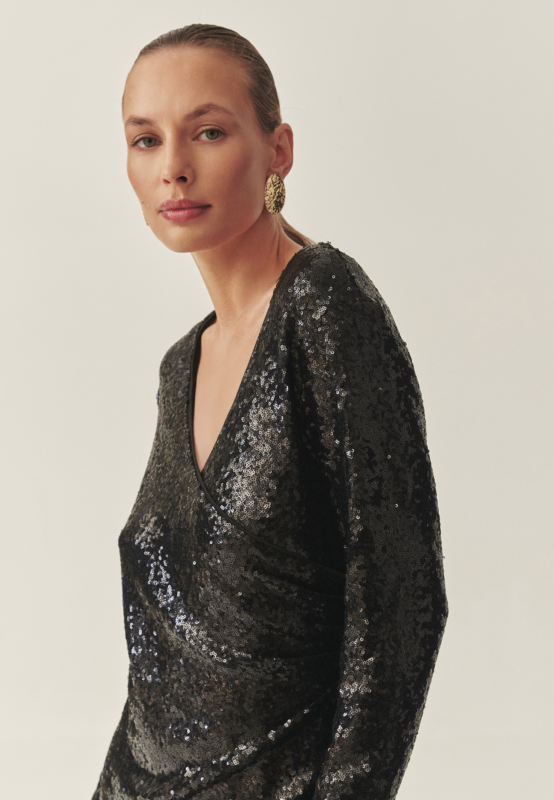 ROCHIE CU PAIETE, CU CROIALĂ PARTE PESTE PARTE — AGATIA NEGRU 2