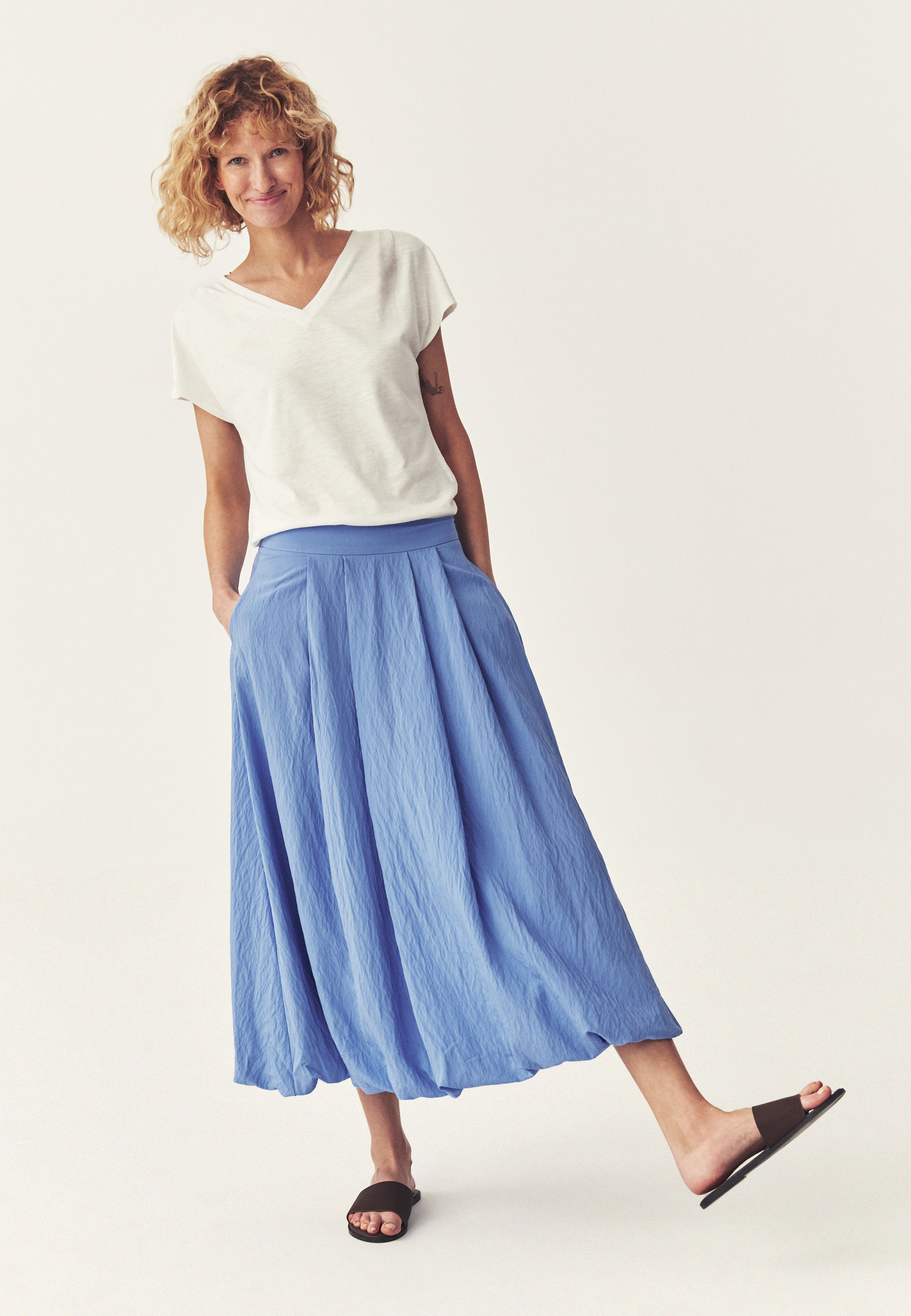 FUSTĂ CU CROIALĂ BALON, CU VISCOZĂ - BOMITA ALBASTRU 2