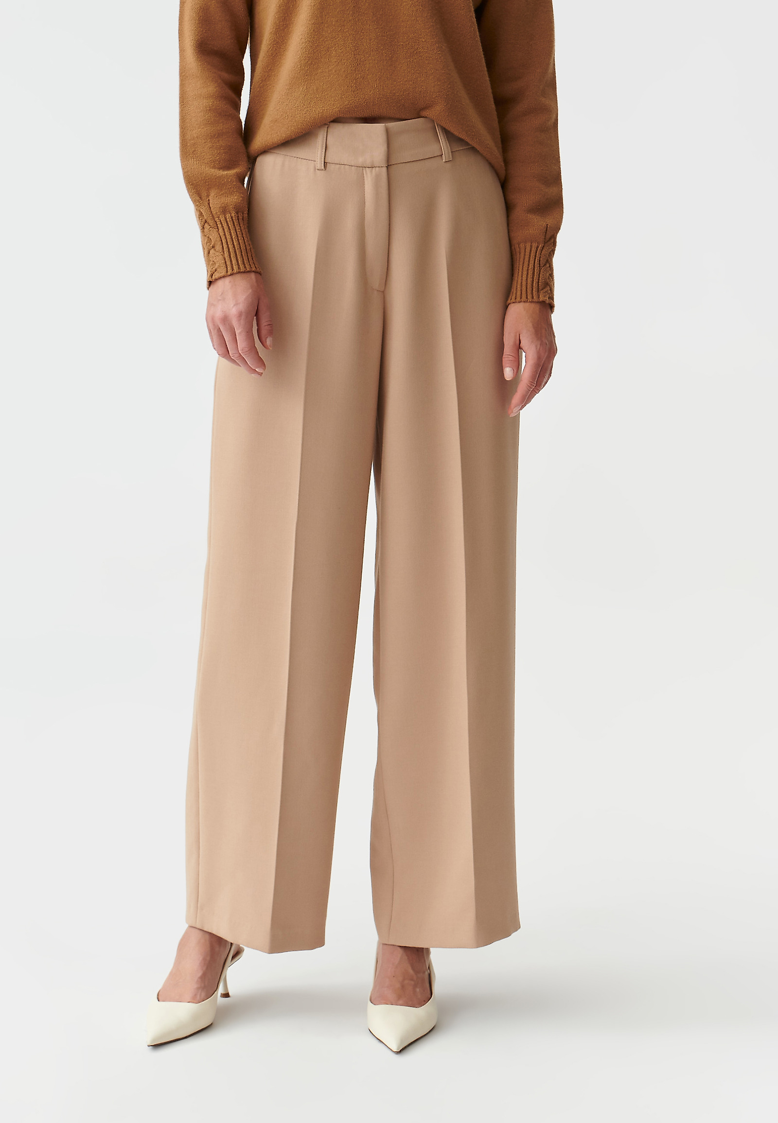 DÁMSKE TEXTILNÉ NOHAVICE SO ŠIROKOU NOHAVICOVOU ČASŤOU A SO ZÁHYBOM MASDA 1 DÁMSKE TEXTILNÉ NOHAVICE SO ŠIROKOU NOHAVICOVOU ČASŤOU A SO ZÁHYBOM MASDA 1 BÉŽOVÁ 91151