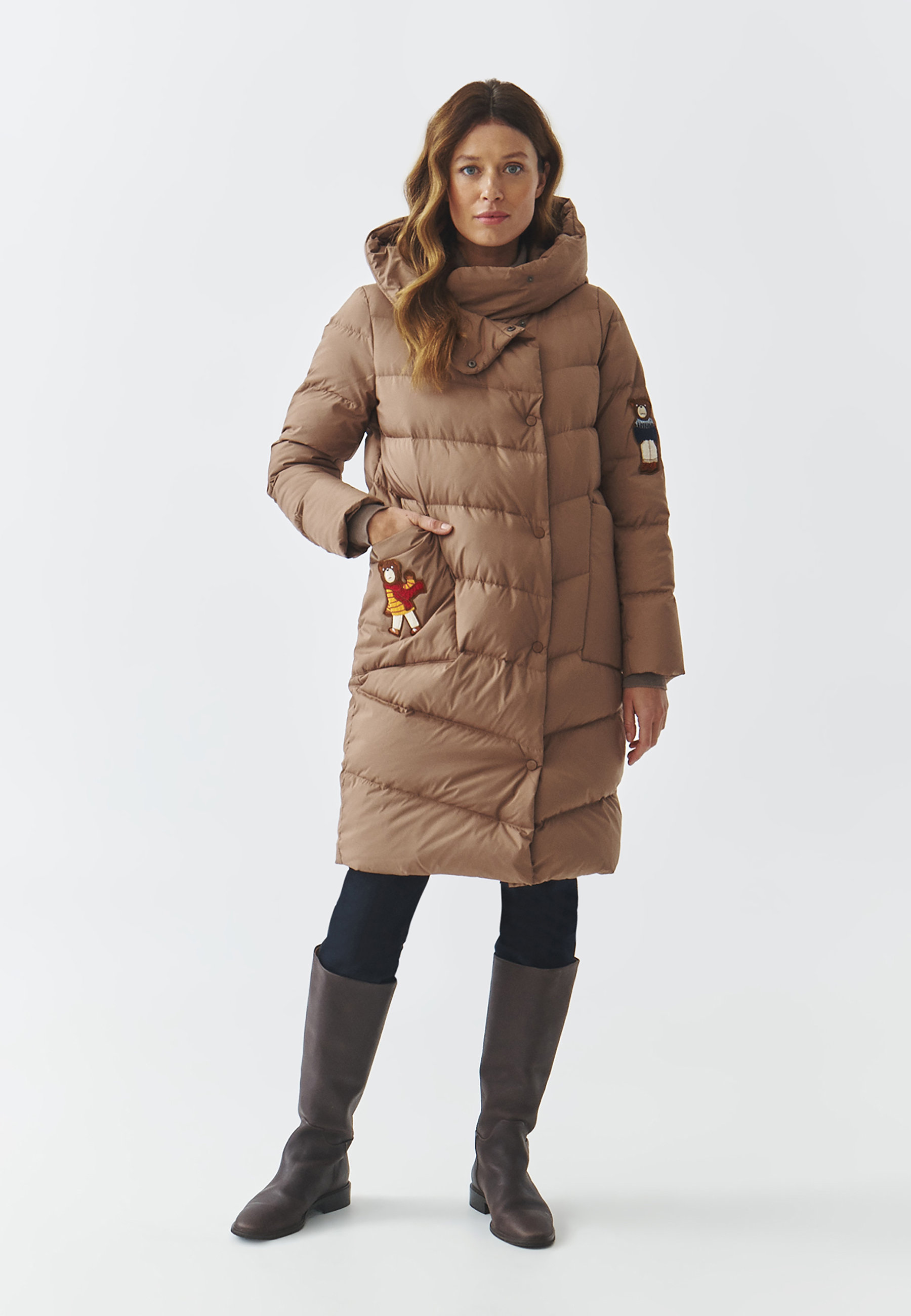 PALTON DE DAMĂ, DIN ȚESĂTURĂ, CU UMPLUTURĂ DIN PUF ȘI MOTIVUL URSULEȚULUI DE PLUȘ - VIOLA 1 BEJ 2