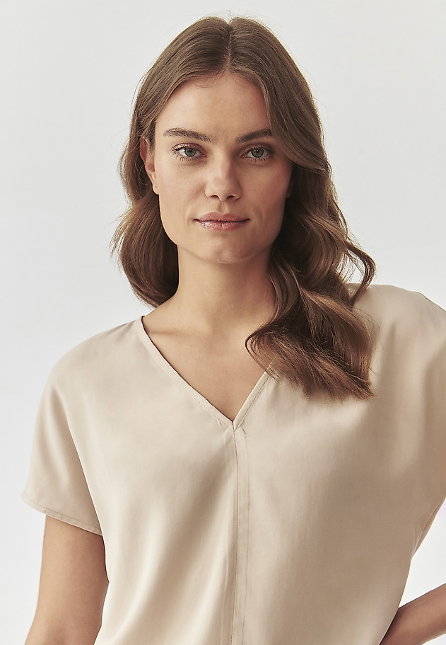 LADIES’ BLOUSE WITH V-SHAPED NECKLINE - SIRO LADIES’ BLOUSE WITH V-SHAPED NECKLINE - SIRO BEŻOWY 5