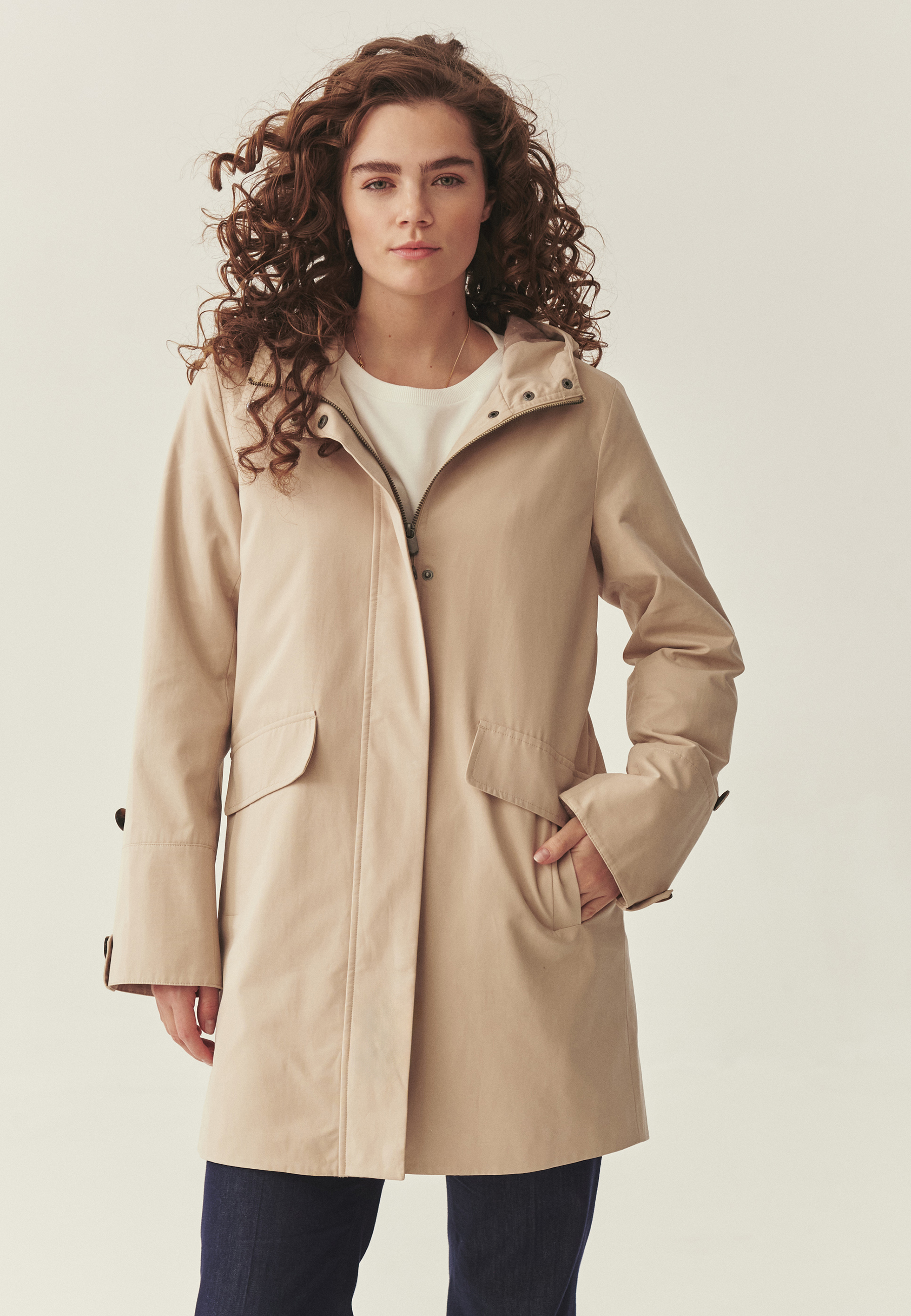 LEŽÉRNÍ BUNDA S KAPUCÍ – KORNELI