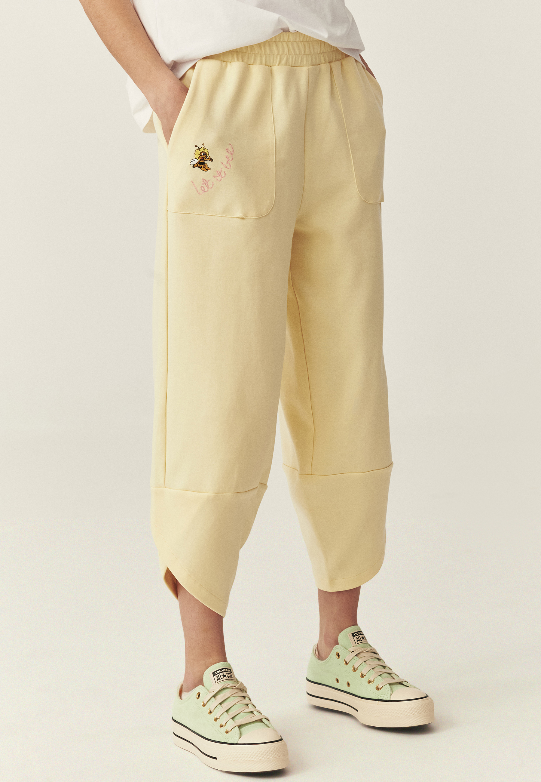 PLETENÉ NOHAVICE S JARNOU VÝŠIVKOU – ELEGIS