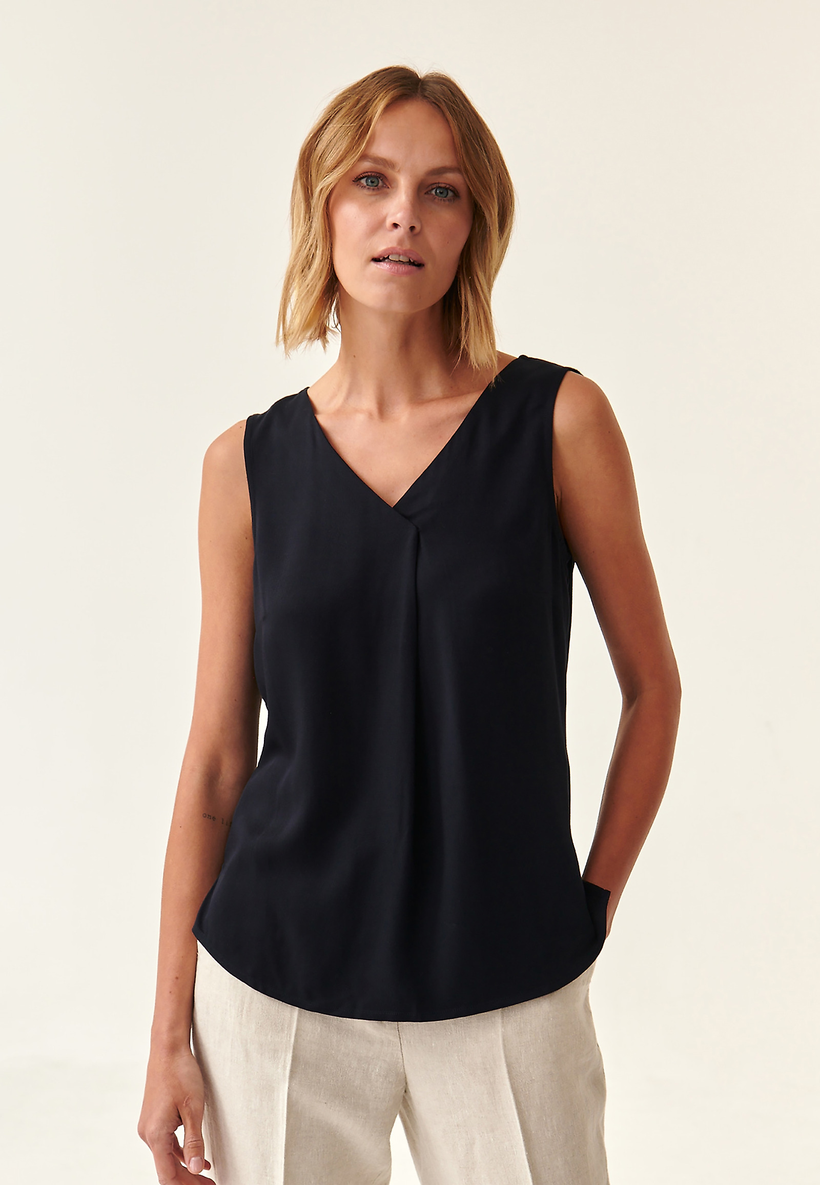 ŽENSKA BLUZA BREZ ROKAVOV KALIA ŽENSKA BLUZA BREZ ROKAVOV KALIA TEMNO MODRA 87288
