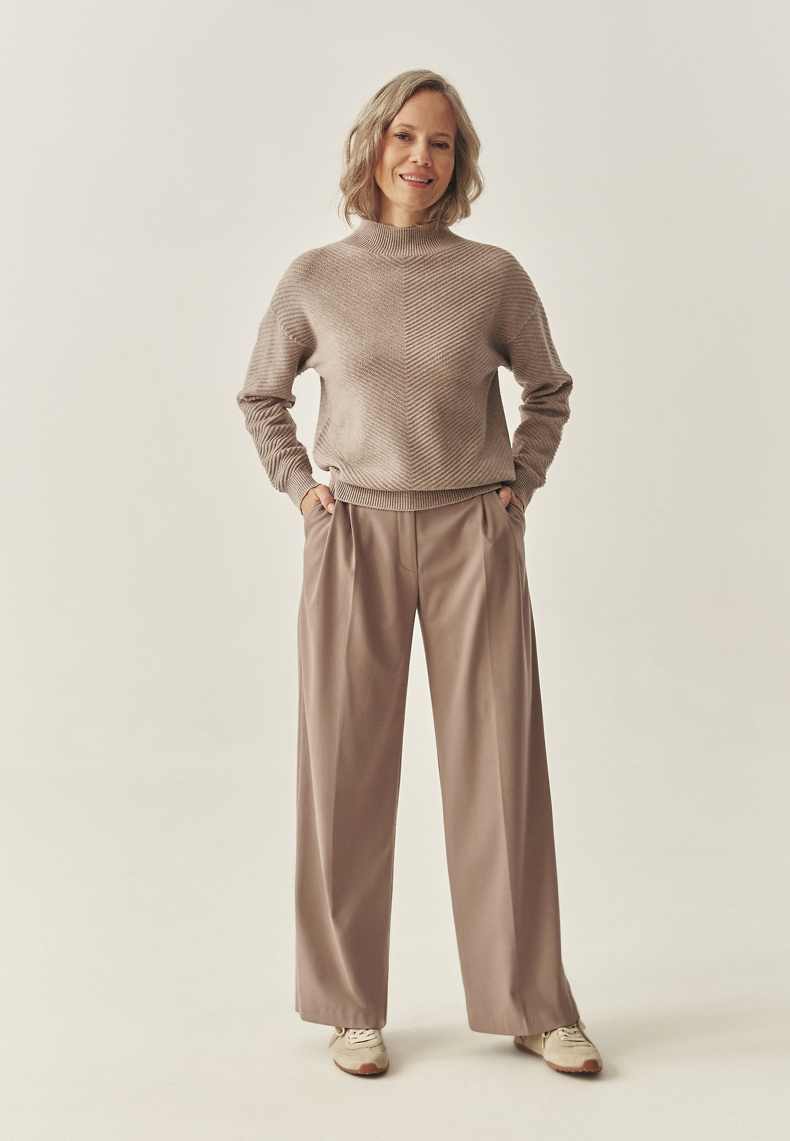 CASUALOWY SWETER Z PÓŁGOLFEM - IRISA CASUALOWY SWETER Z PÓŁGOLFEM - IRISA BEŻOWY 117508
