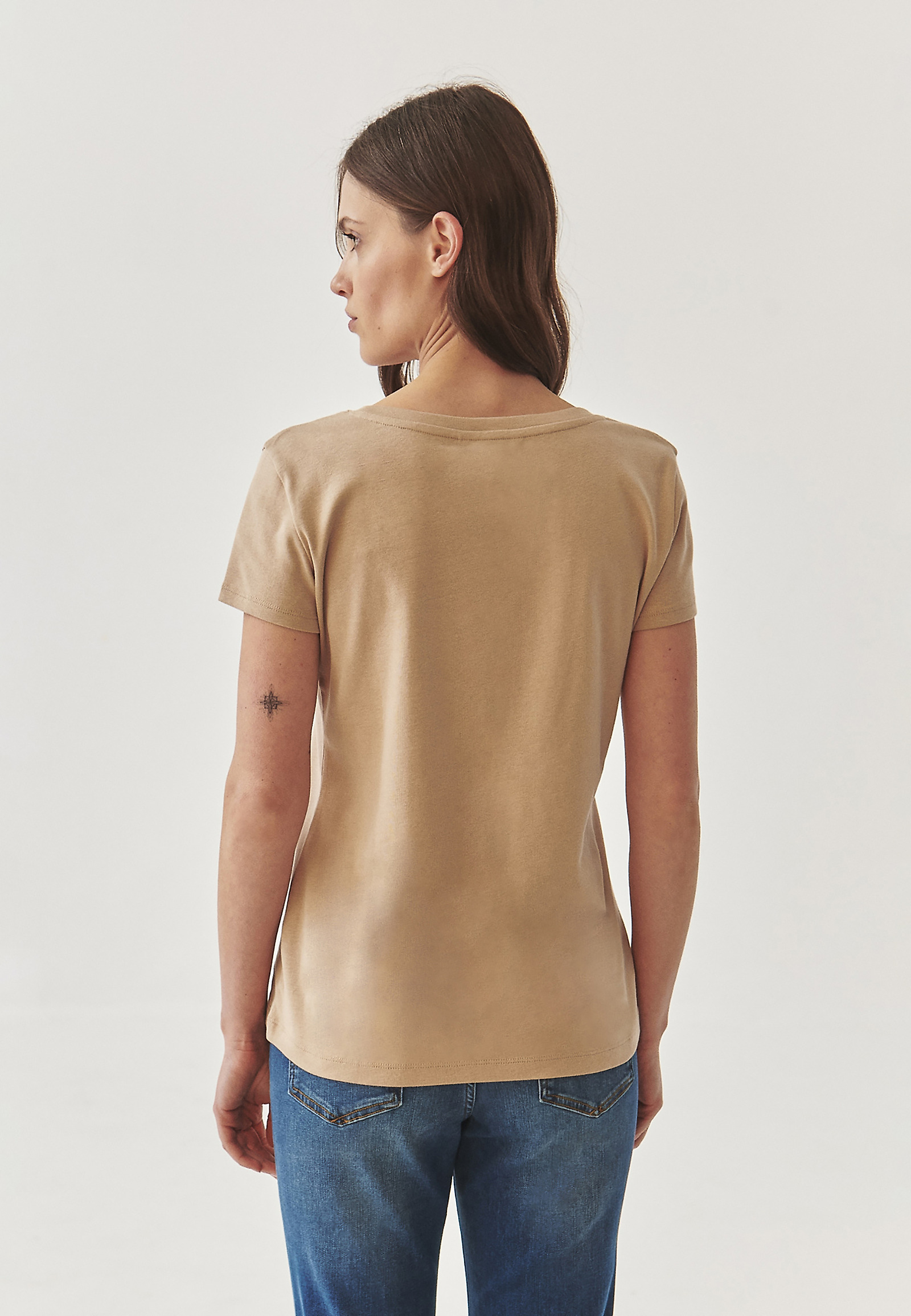 DÁMSKE PRILIEHAVÉ BAVLNENÉ TRIČKO – ANTONINA DÁMSKE PRILIEHAVÉ BAVLNENÉ TRIČKO – ANTONINA BÉŽOVÁ 98894