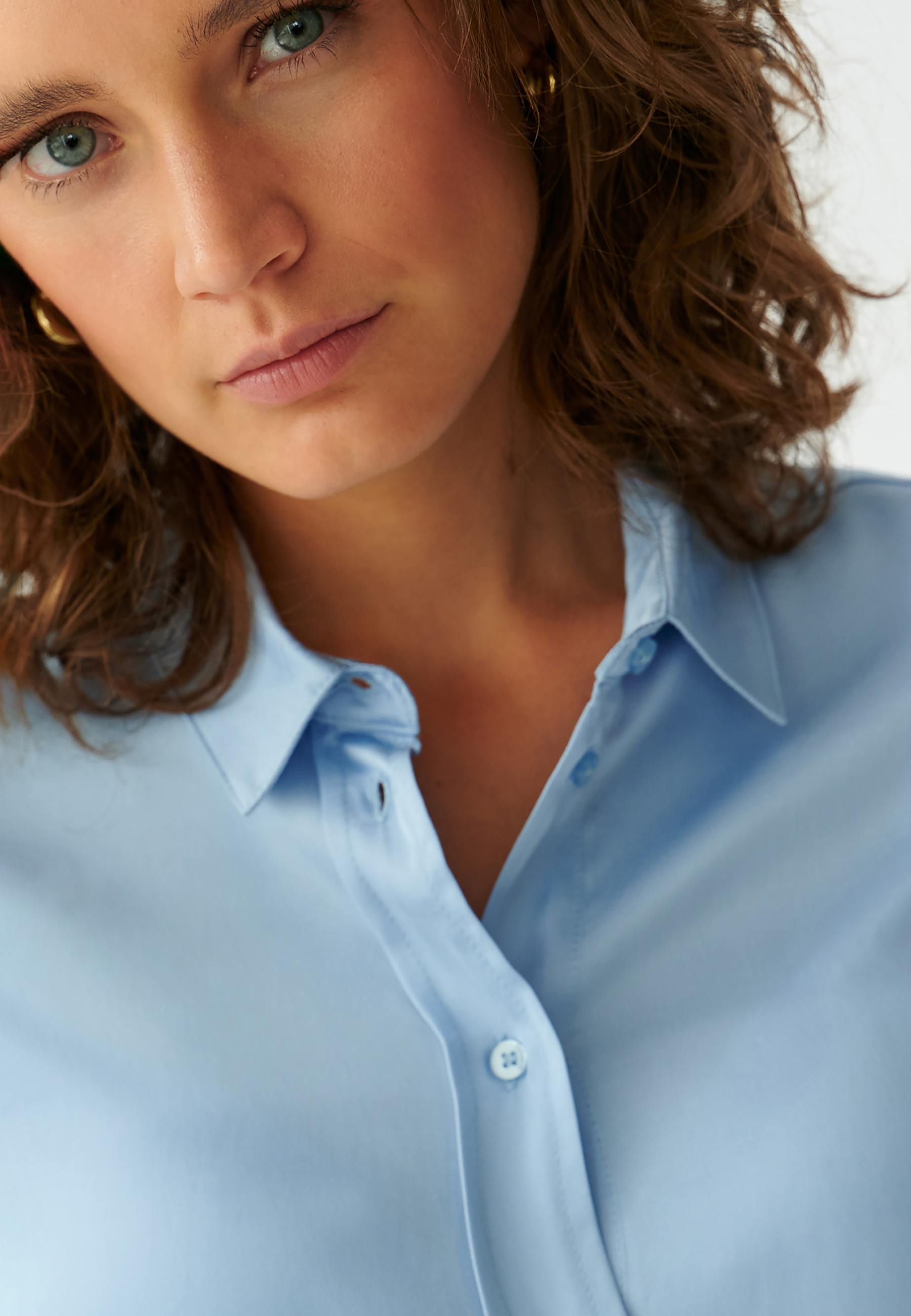 CĂMAȘĂ DE DAMĂ LUNG DIN SATIN DE VISCOZĂ TREALIA ALBASTRU 2