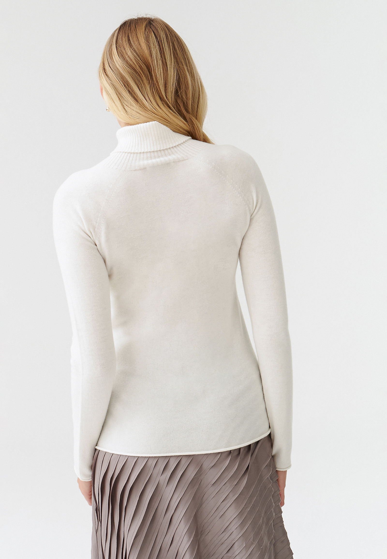 KLASYCZNY SWETER DAMSKI Z GOLFEM Z WEŁNY MERINO KONGA 1 KLASYCZNY SWETER DAMSKI Z GOLFEM Z WEŁNY MERINO KONGA 1 ECRU 74851