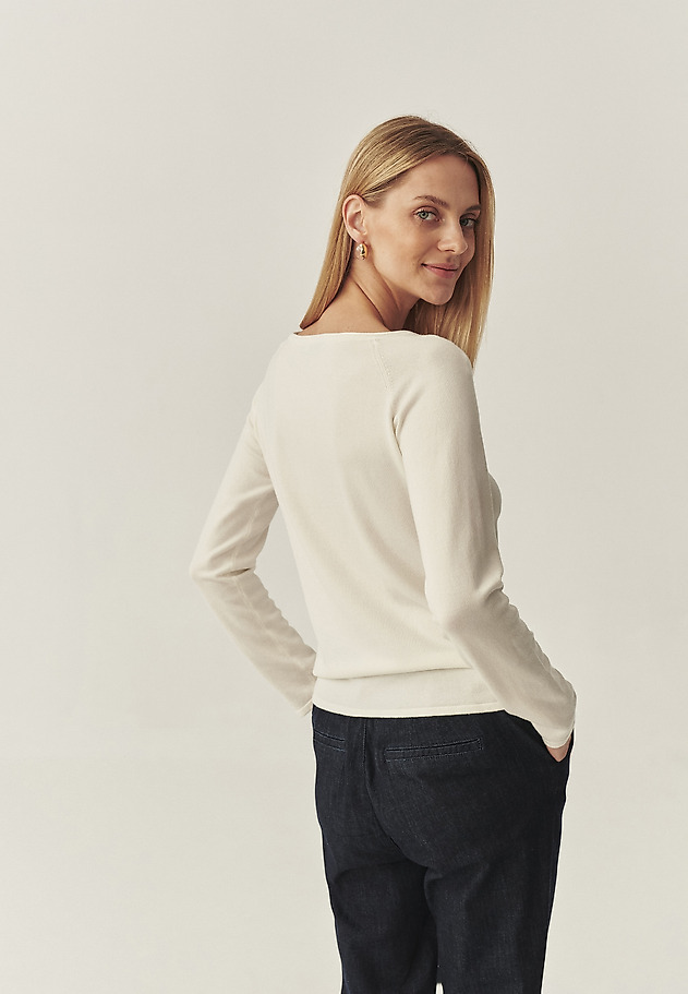 KLASYCZNY SWETER Z DEKOLTEM W ŁÓDKĘ - BROOKE KLASYCZNY SWETER Z DEKOLTEM W ŁÓDKĘ - BROOKE ECRU 3
