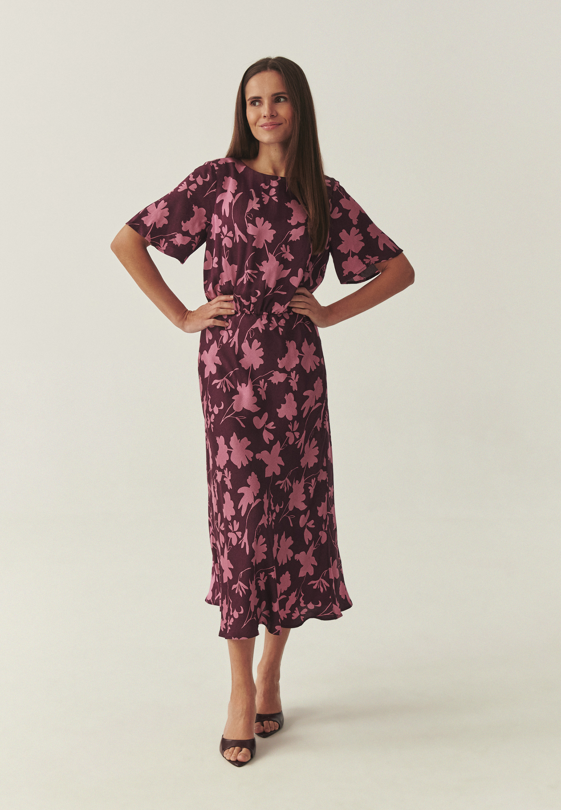 SATYNOWA SUKIENKA W KWIATOWY WZÓR - NAIRA 1 CZERWONY 2