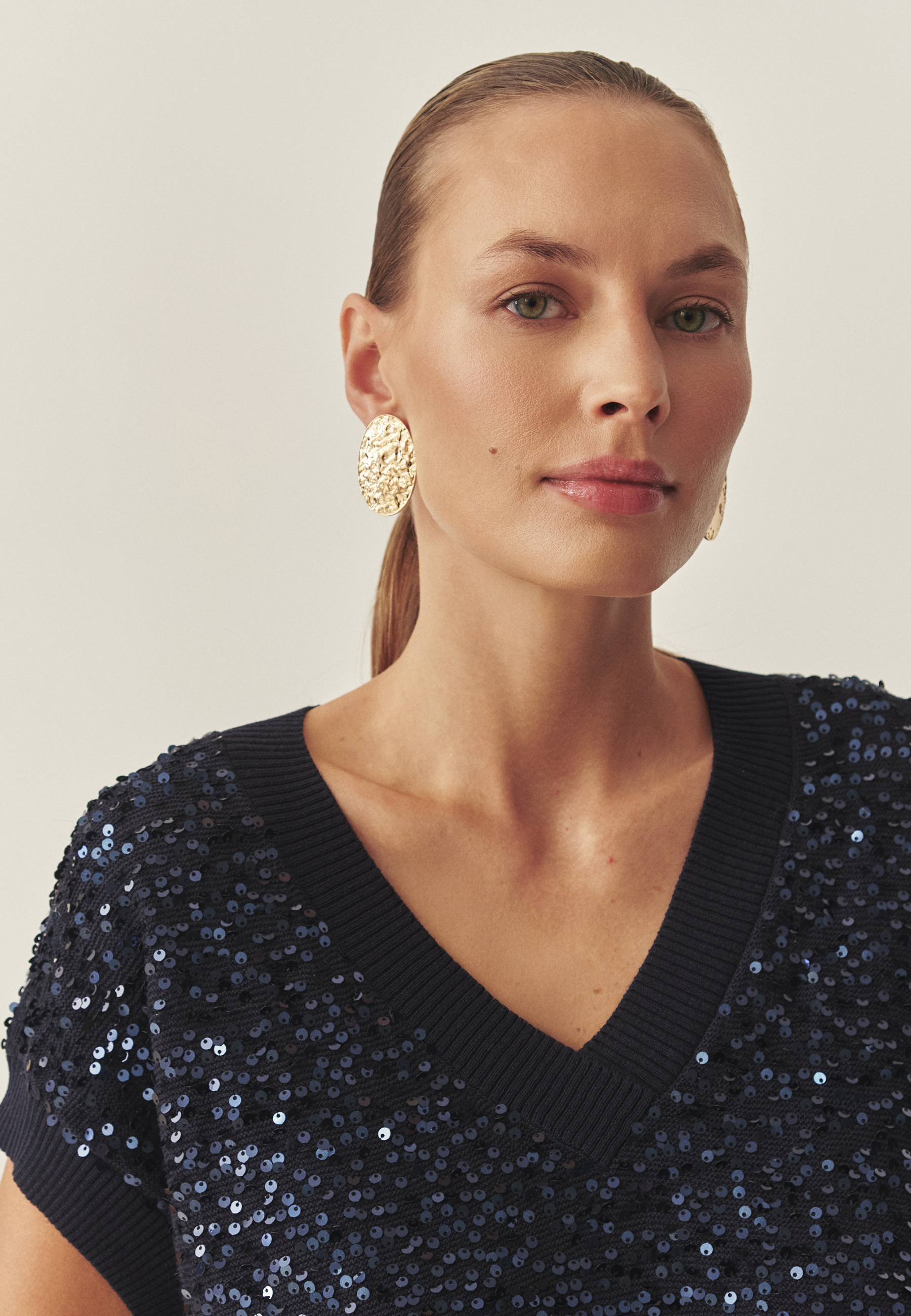 PULOVER DE DAMĂ, CU PAIETE, CU CROIALĂ TIP VESTĂ — ICOMA BLEUMARIN 2