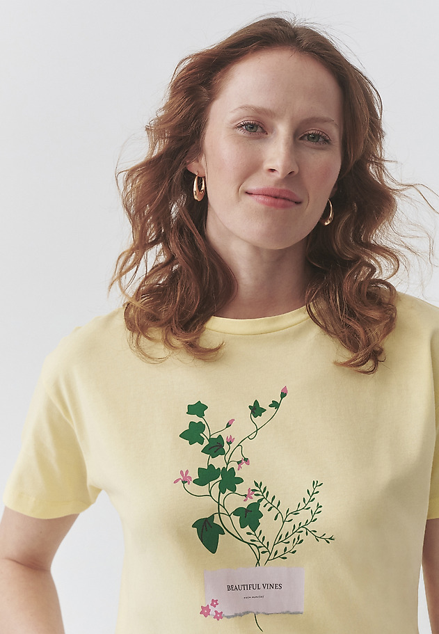 TRICOU DIN BUMBAC, CU IMPRIMEU FLORAL — MALATI TRICOU DIN BUMBAC, CU IMPRIMEU FLORAL — MALATI GALBEN 1