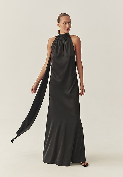 SZŐTT SZATÉN MAXI RUHA NYITOTT HÁTTAL — EMU SZŐTT SZATÉN MAXI RUHA NYITOTT HÁTTAL — EMU