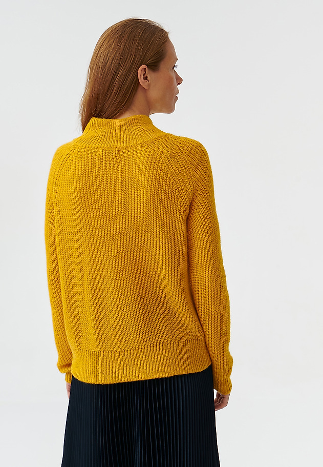 LADIES’ LOOSE HALF TURTLENECK SWEATER SUZI LADIES’ LOOSE HALF TURTLENECK SWEATER SUZI ŻÓŁTY 4